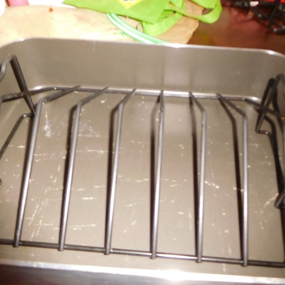 Roasting Pan with Rack* - Picture 3 of 4